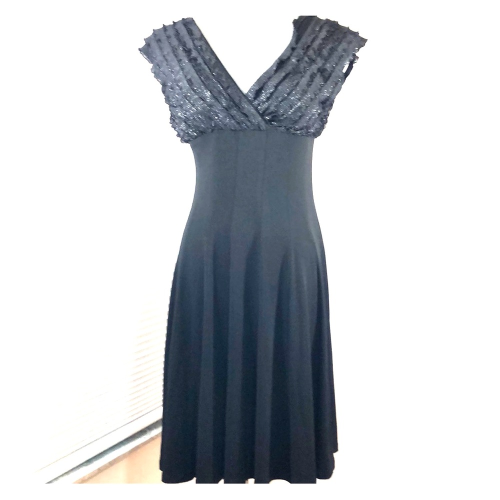 Elegant black dress. Connected Petite 6P